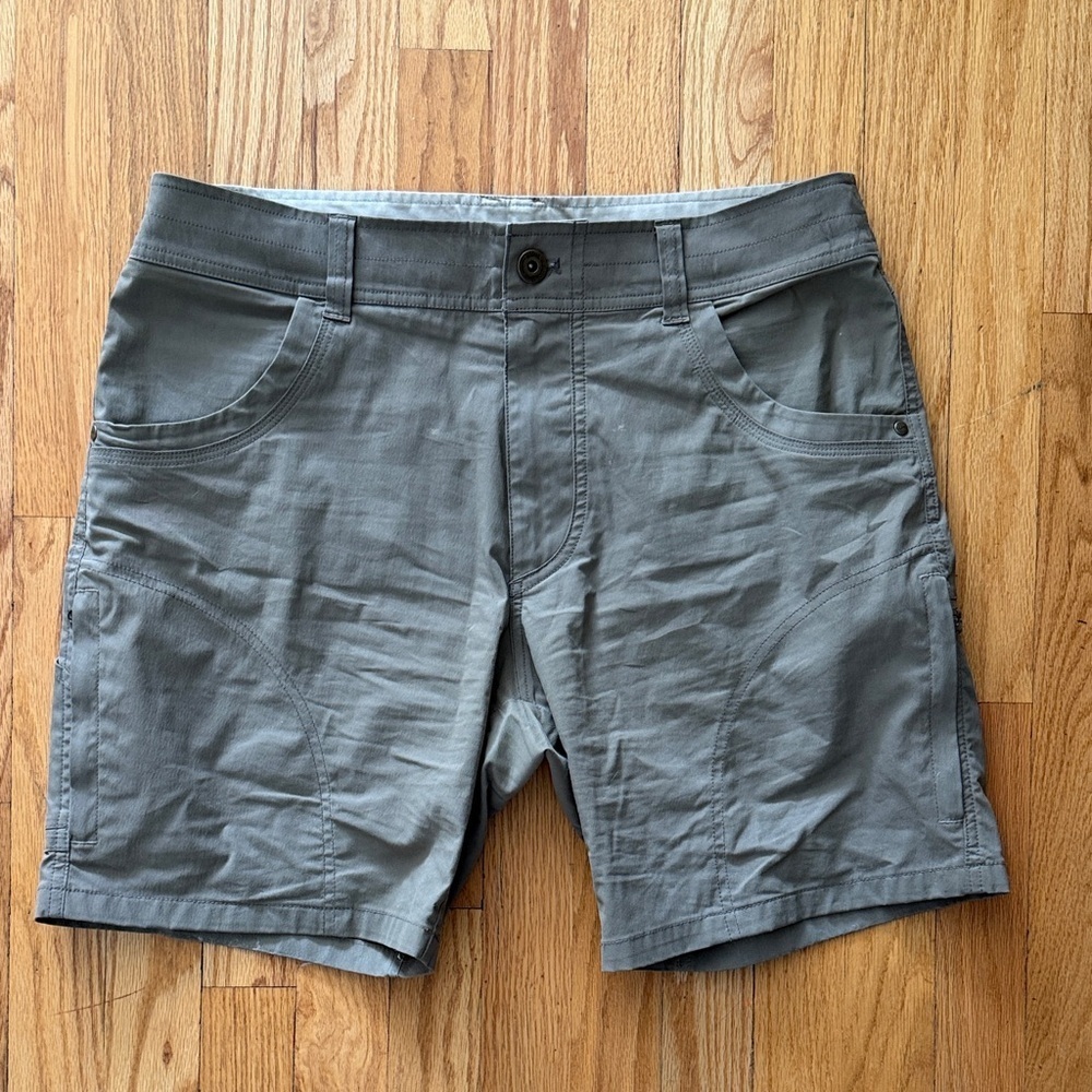 Kuhl sz 33 Greenish Grey Khaki Men's Casual Shorts 7.5” inseam great condition